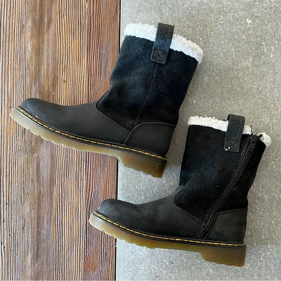 DR. MARTENS Girls Fur Lined Shearling Leather Boots size 2 - Picture 4 of 11